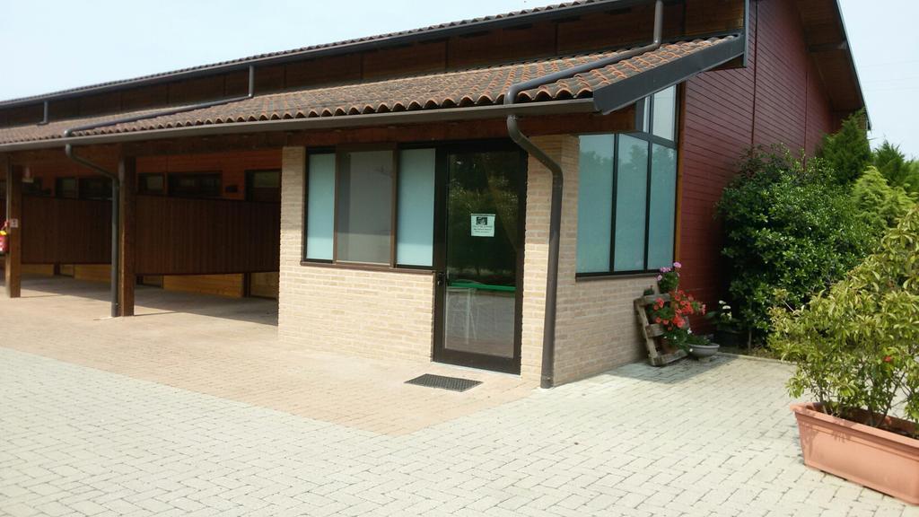 קסטלטו די ברנדוצו Motel 7 Laghi מראה חיצוני תמונה