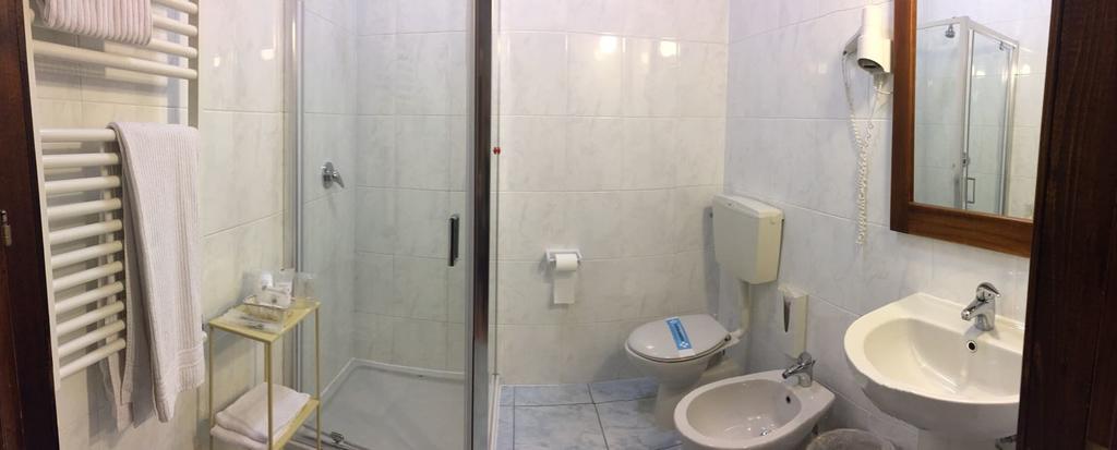 קסטלטו די ברנדוצו Motel 7 Laghi מראה חיצוני תמונה