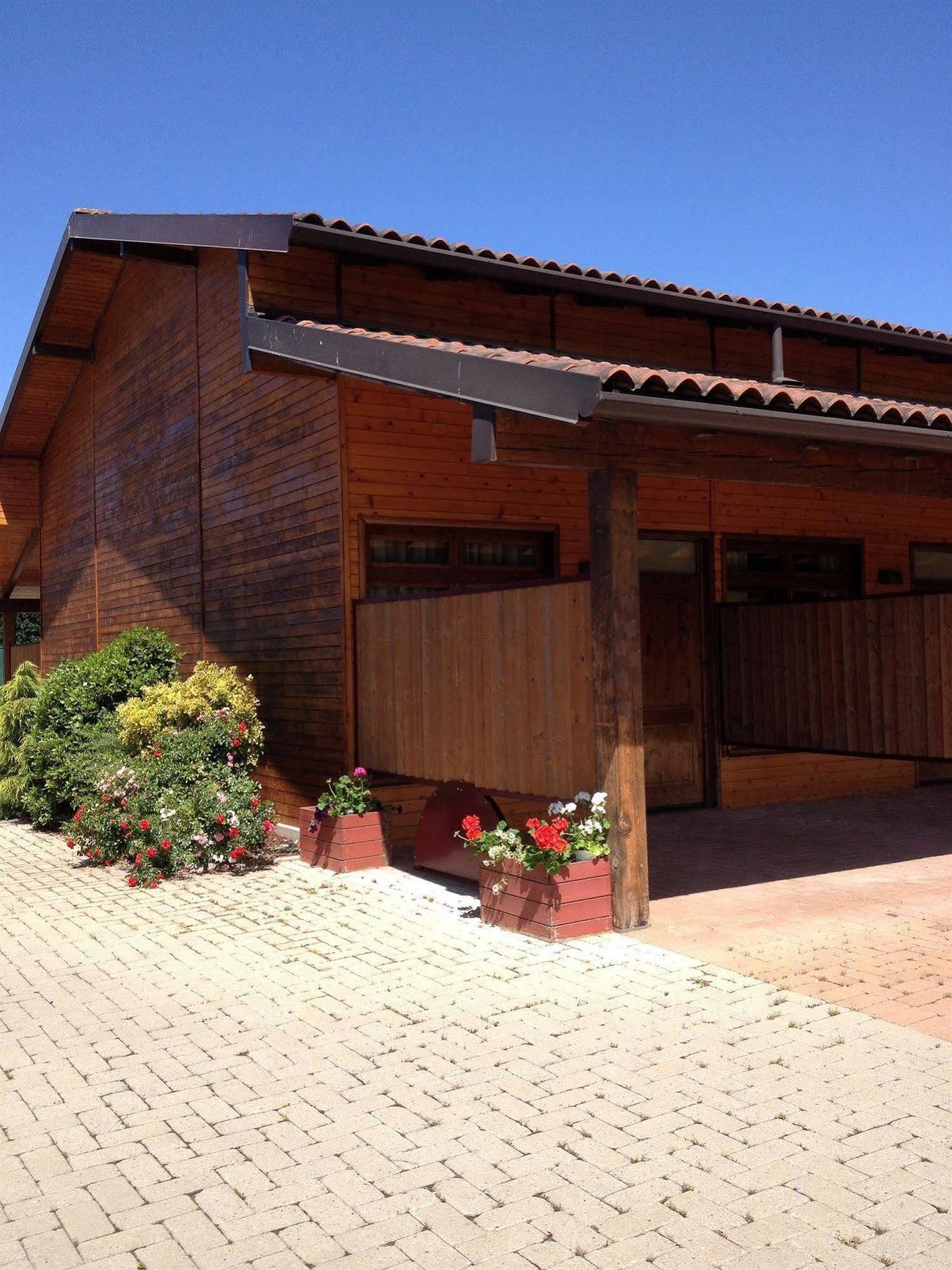 קסטלטו די ברנדוצו Motel 7 Laghi מראה חיצוני תמונה